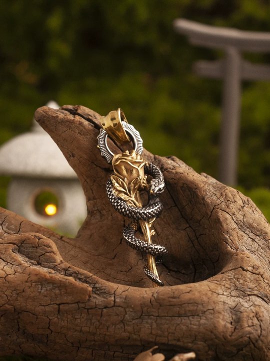 Collana con ciondolo Kemstone Mythic Serpent & Rose – Acciaio inossidabile, stile greco vintage NWN-09528