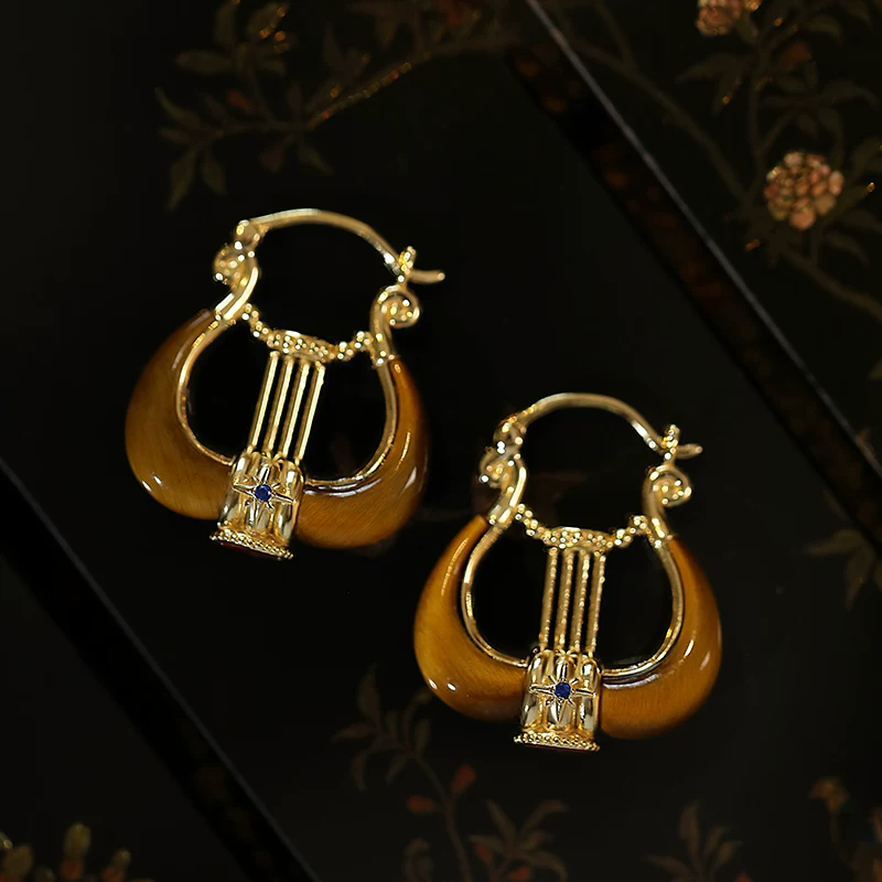 Pendientes de aro vintage Kemstone "Lyra Muse" de ojo de tigre y ágata roja, plata de ley 925 con baño de oro RSY-LLQ394