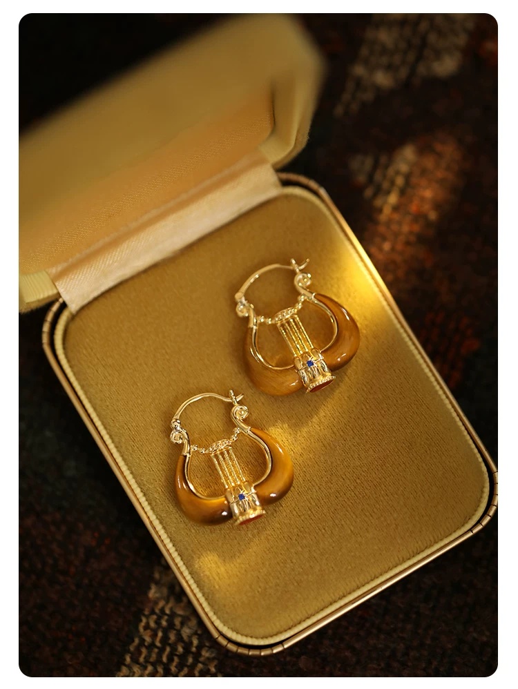 Pendientes de aro vintage Kemstone "Lyra Muse" de ojo de tigre y ágata roja, plata de ley 925 con baño de oro RSY-LLQ394