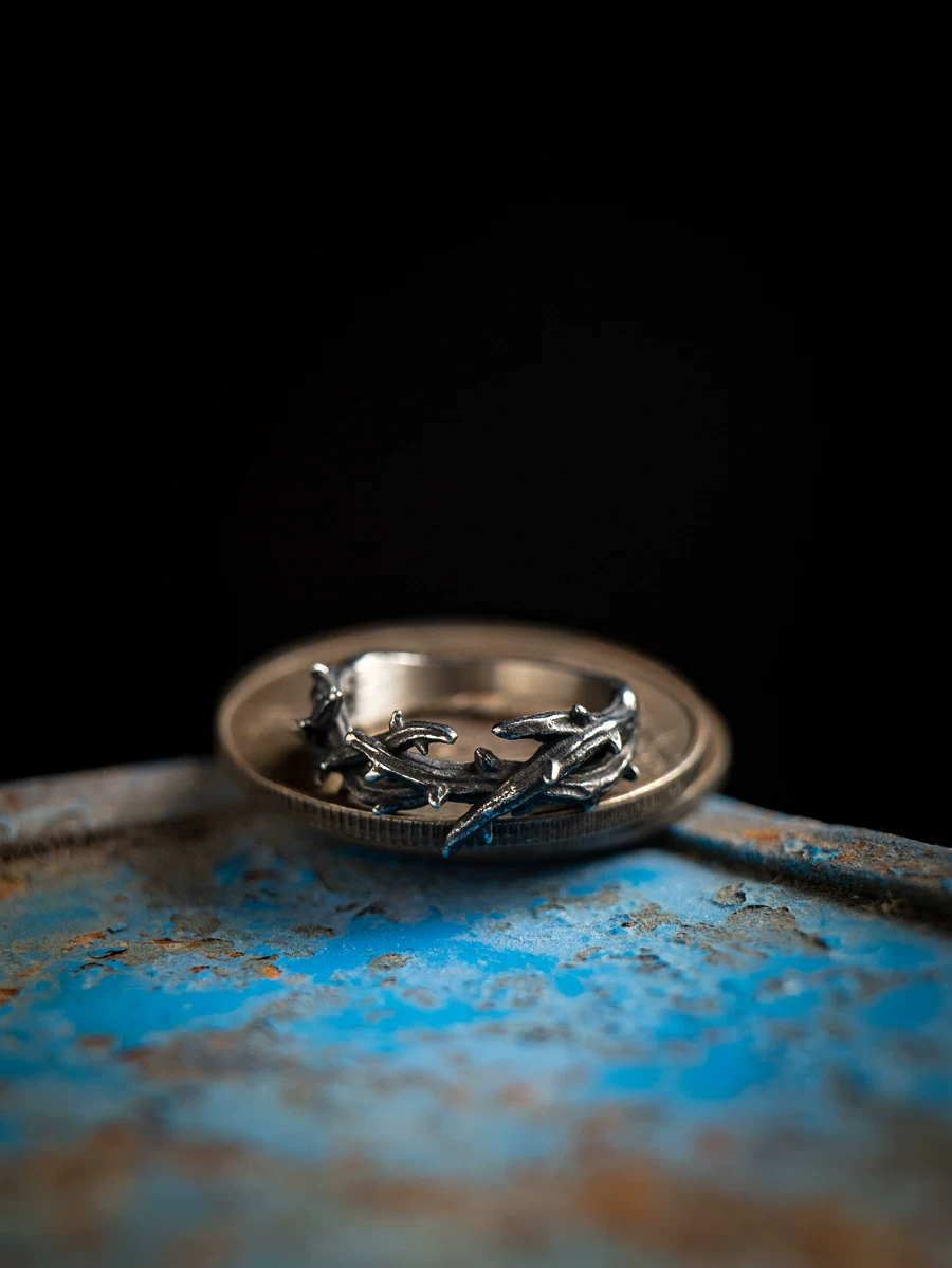 Anillo vintage Kemstone "Corona de Espinas" de acero inoxidable negro para hombre NWR-05315
