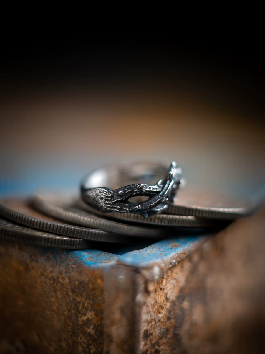 Anillo vintage Kemstone "Corona de Espinas" de acero inoxidable negro para hombre NWR-05315