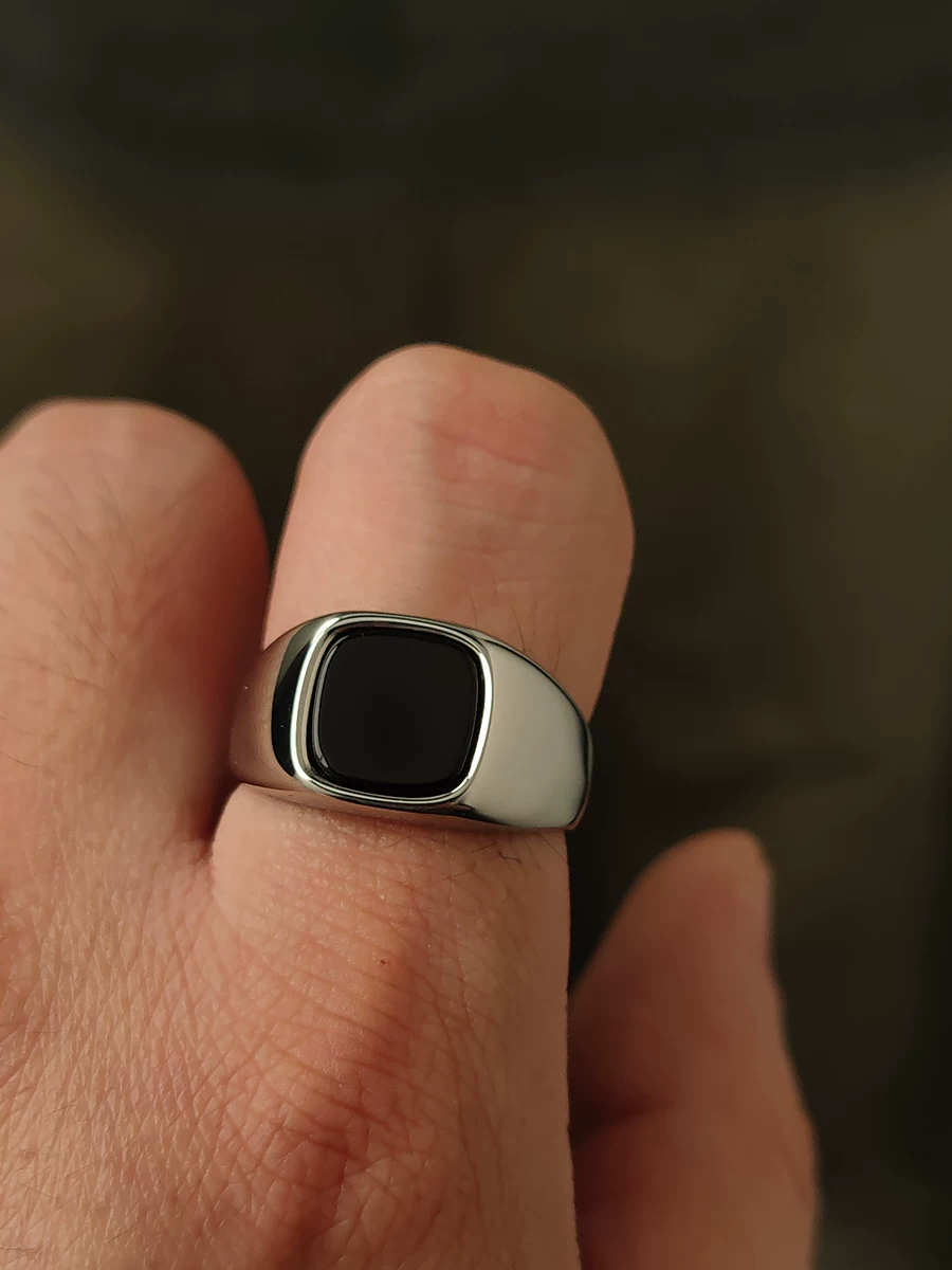 Kemstone Urban Gentleman Ring – Minimalist Titanium Steel Men’s Jewelry with Black Square Stone NW-R051439