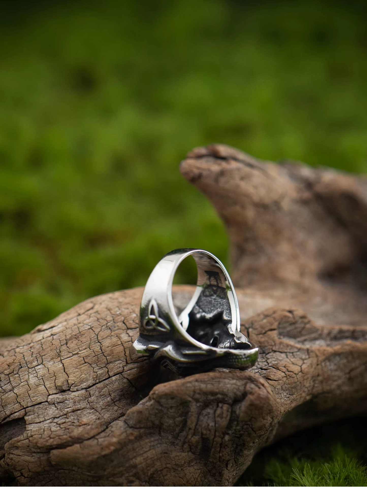 Kemstone Norse Viking Wolf Head Ring – Titanium Steel Fenrir Inspired NWR525306