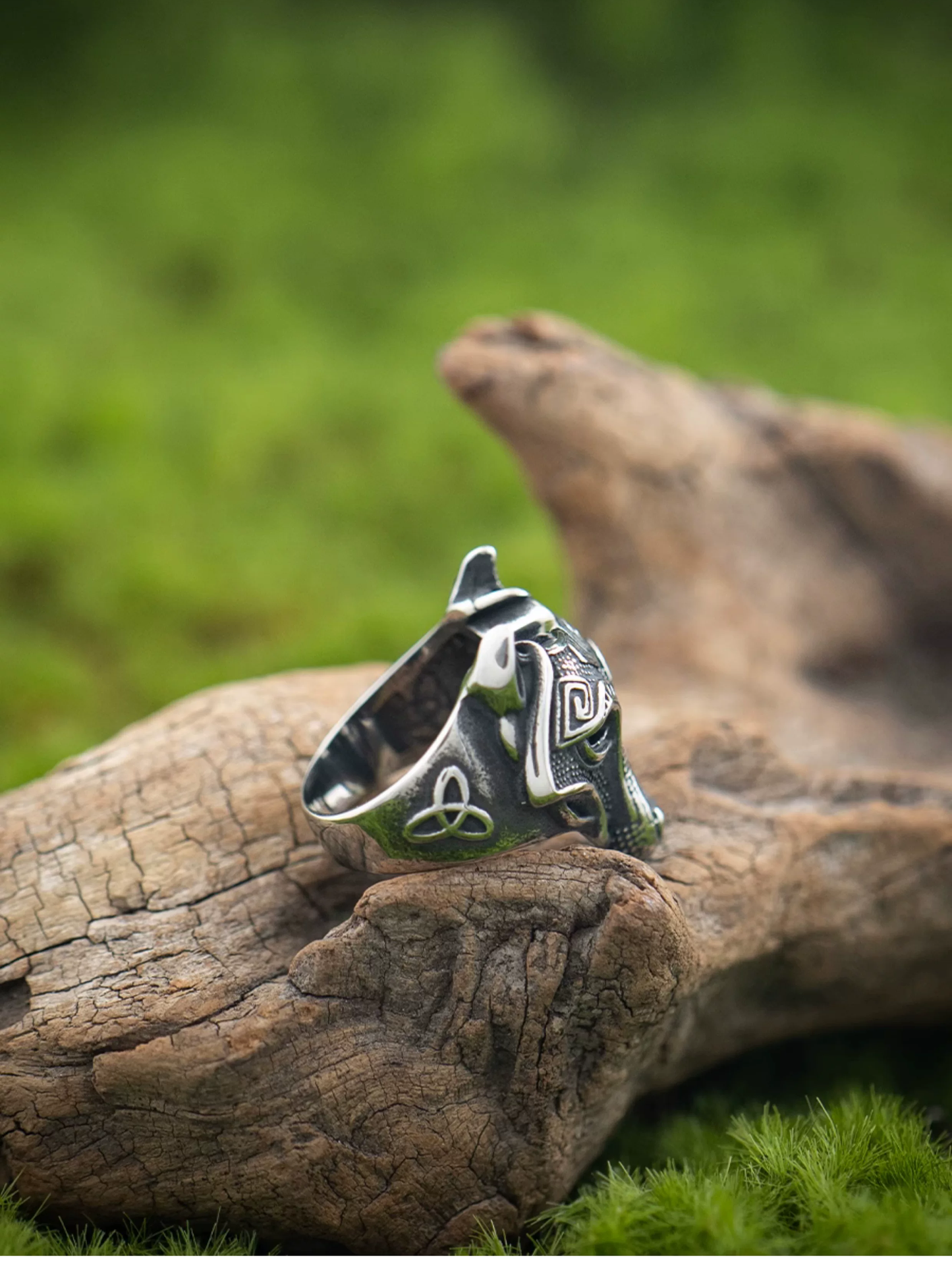 Kemstone Norse Viking Wolf Head Ring – Titanium Steel Fenrir Inspired NWR525306