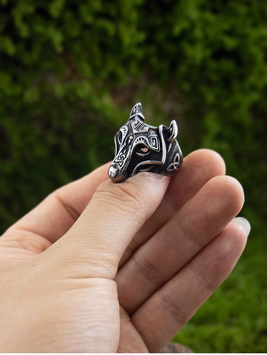 Kemstone Norse Viking Wolf Head Ring – Titanium Steel Fenrir Inspired NWR525306