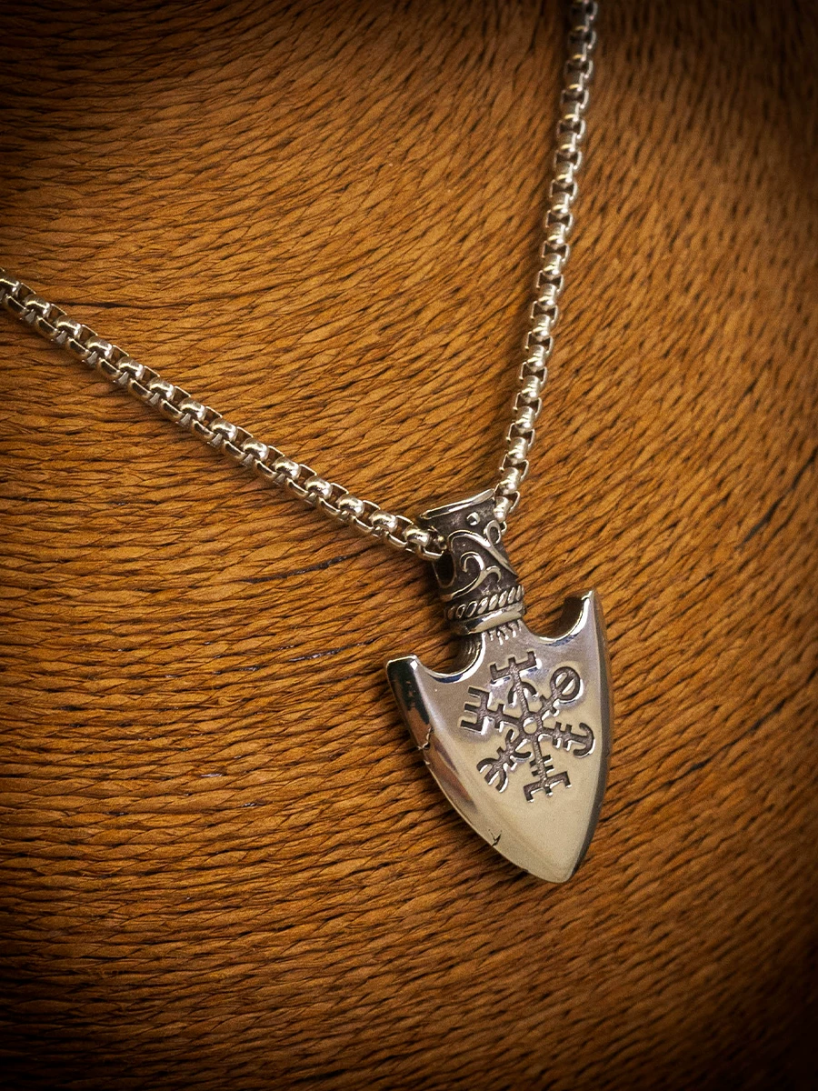 Kemstone Norse Oathbreaker Fang Pendant Necklace – Titanium Steel Viking Symbol NWN527034