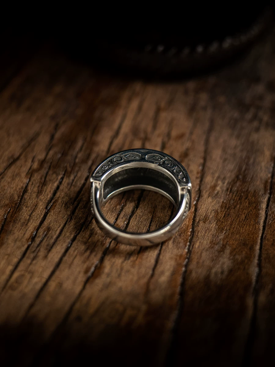 Kemstone Dark Botanical Ring – Titanium Steel Vine Whisper Band for Men, Gothic Nature Carving NWR-528038