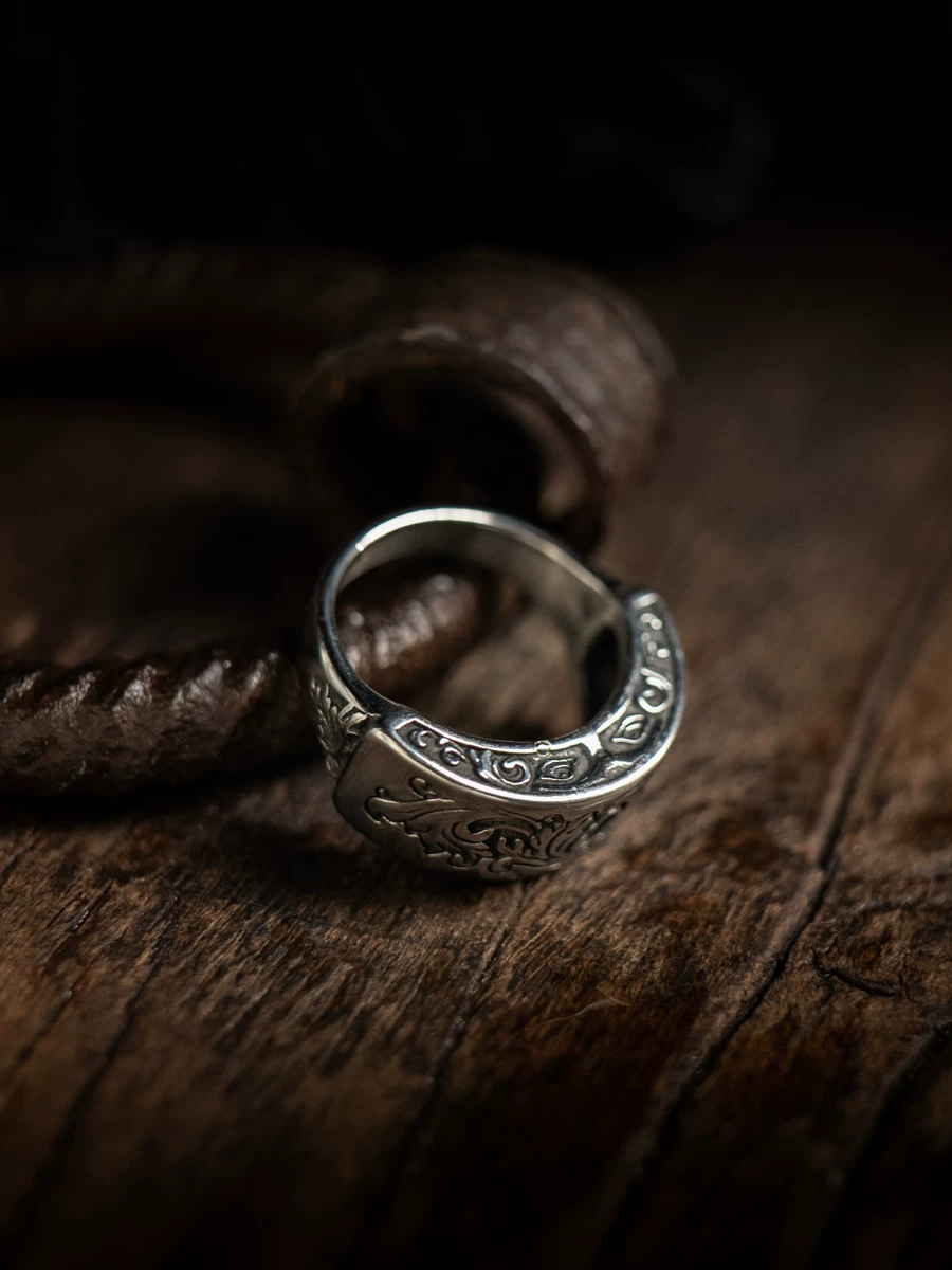 Kemstone Dark Botanical Ring – Titanium Steel Vine Whisper Band for Men, Gothic Nature Carving NWR-528038