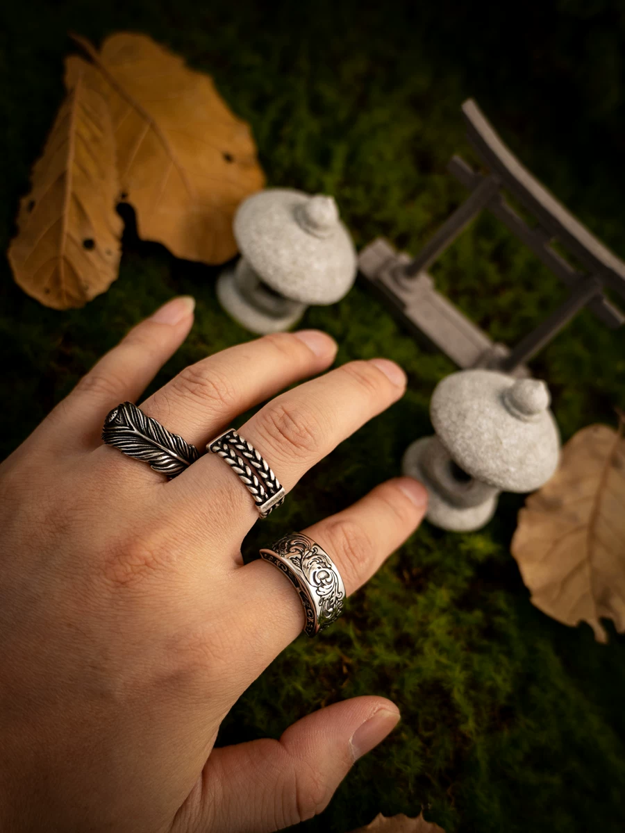Kemstone Dark Botanical Ring – Titanium Steel Vine Whisper Band for Men, Gothic Nature Carving NWR-528038