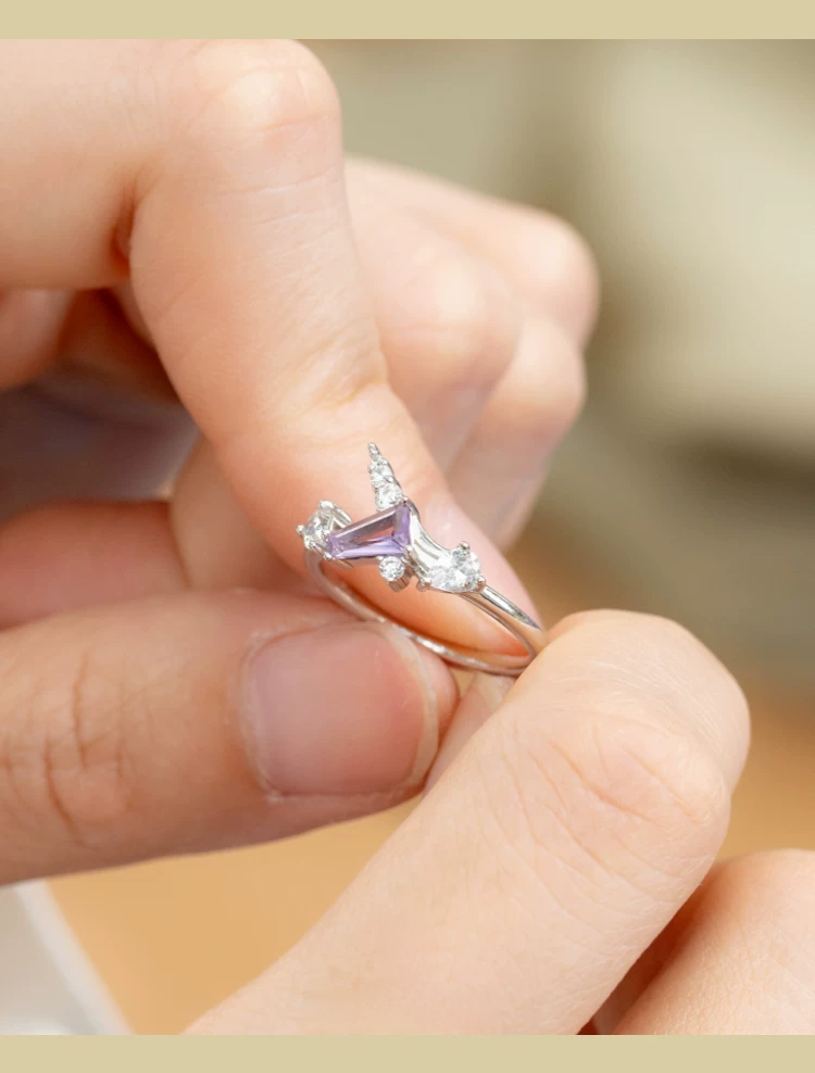 Anillo de unicornio galaxia, diseño original artesanal de Kemstone, en plata de ley 925 con amatista y circonita cúbica EMR-603137