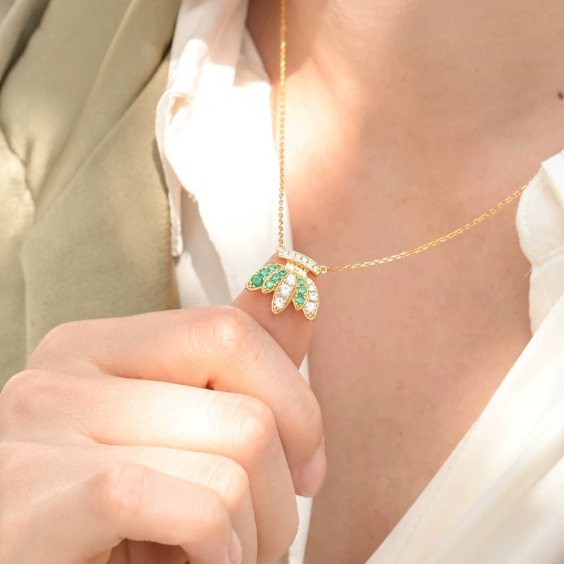 Collar "Plátano Dorado" de diseño original de Kemstone — Plata de ley 925, chapado en oro, con circonitas verdes y blancas EMN-605283
