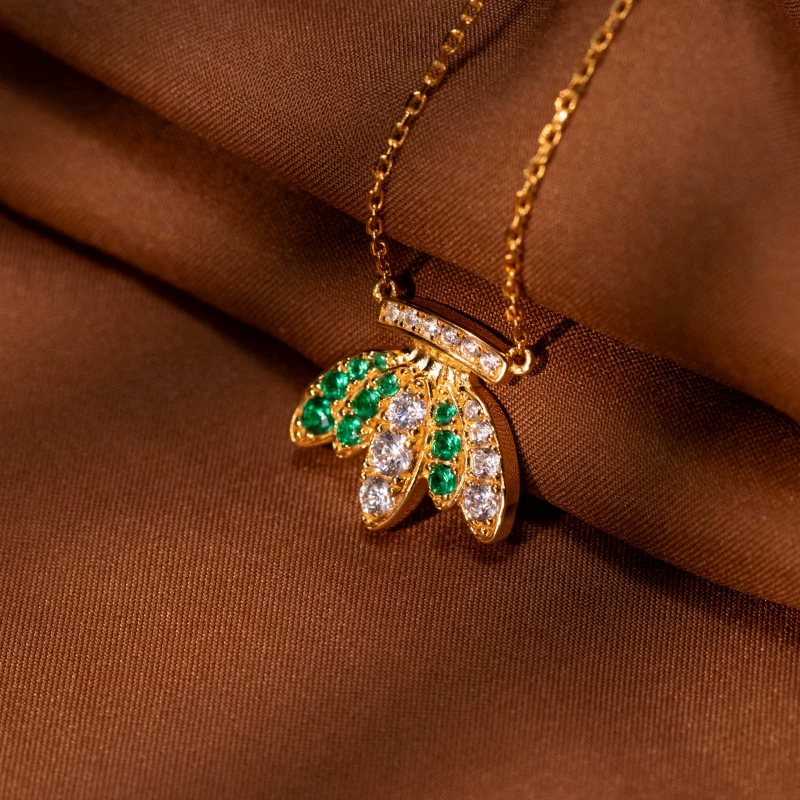Collar "Plátano Dorado" de diseño original de Kemstone — Plata de ley 925, chapado en oro, con circonitas verdes y blancas EMN-605283
