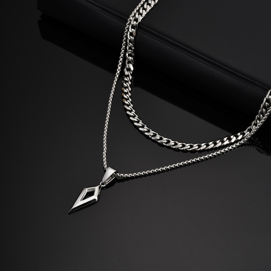 Four-Point Star Pendant Necklace for Men: Stainless Steel Hip Hop Geometric Street Style Guide