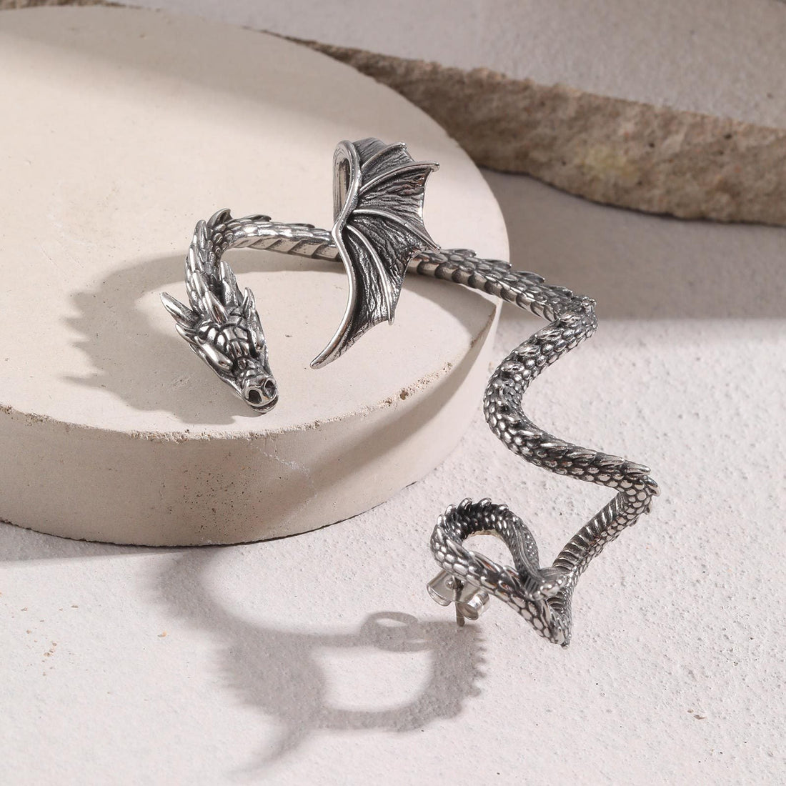 Embrace the Fire: Gothic Dragon Ear Cuff for Men – ED-786