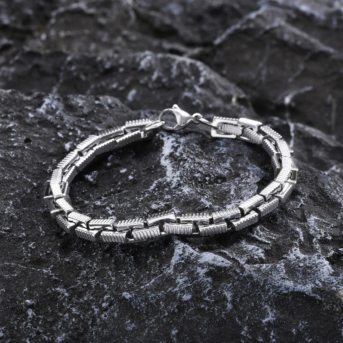 How to Choose a Durable Men’s Bracelet That Won’t Tarnish (Complete Guide)