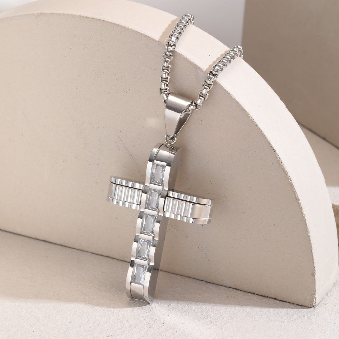 What Does a Cross Necklace Mean? Faith, Protection and Personal Belief