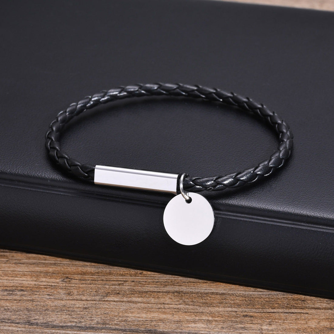 Why Do Men Wear Leather Bracelets? Meaning, Style and Modern Appeal