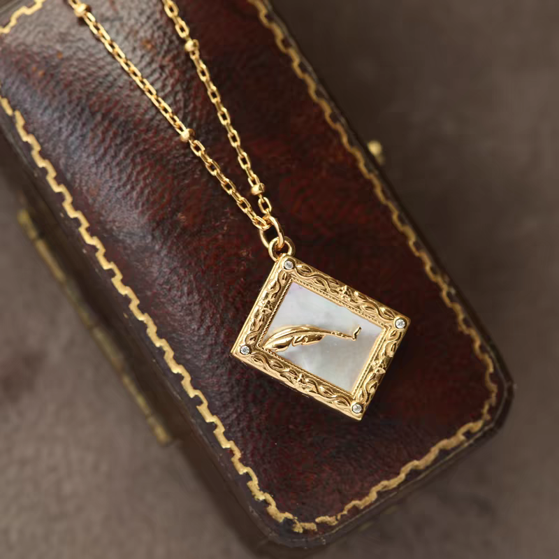 Gift Guide: The Perfect Romantic Necklace for Vintage Jewelry Lovers