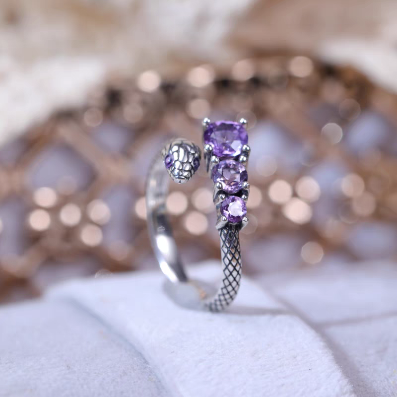 The Perfect Ring for Bold & Independent Spirits – Our Vintage Snake Ring