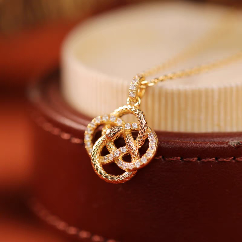 Gift Guide: Discover the Meaningful Elegance of the Snake Knot Necklace