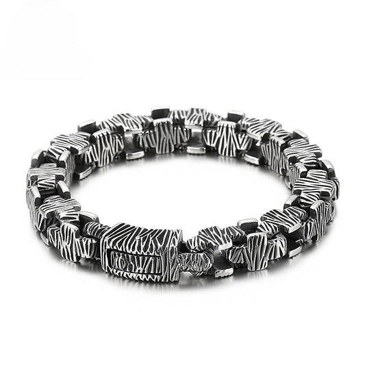 Why Are Chunky Chain Bracelets Popular in Men's Fashion?