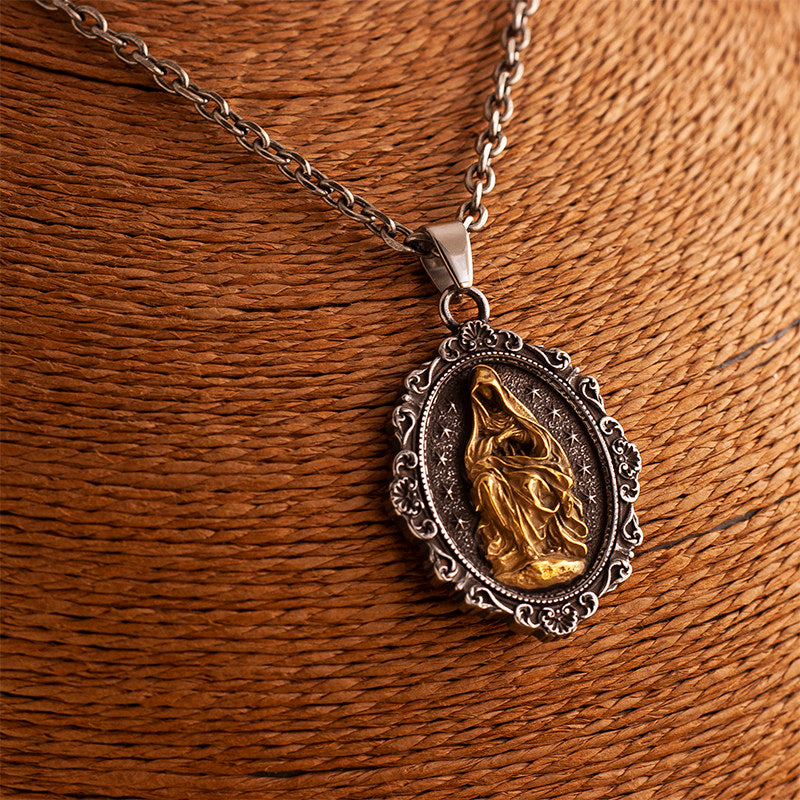 Why Are Gothic Pendant Necklaces So Popular in Men's Fashion?