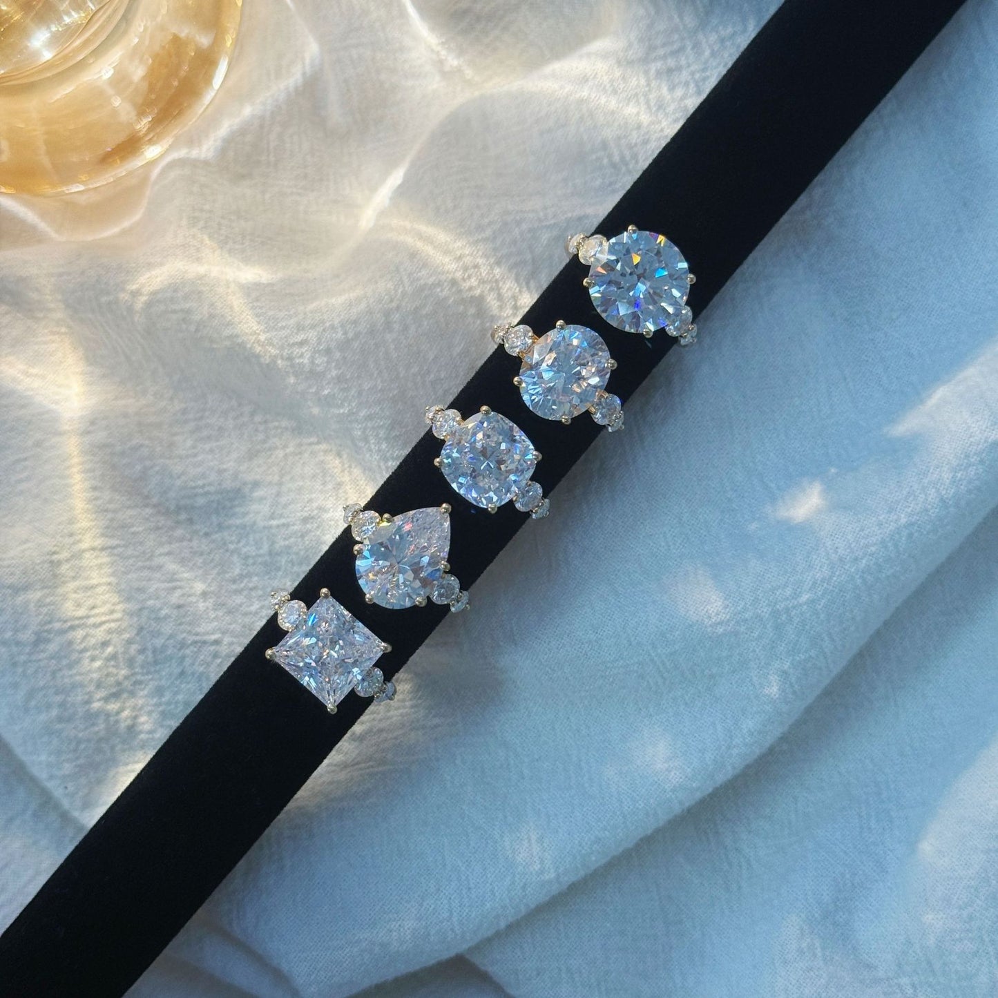 Kemstone Heart Cut Moissanite Five-Stone Ring for Women, 1–5ct S925 Gold-Plated Engagement & Wedding Jewelry SU548R