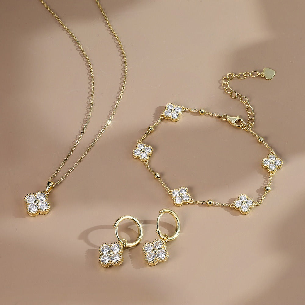 Kemstone 925 Sterling Silver Moissanite Clover Pendant Necklace for Women MON14