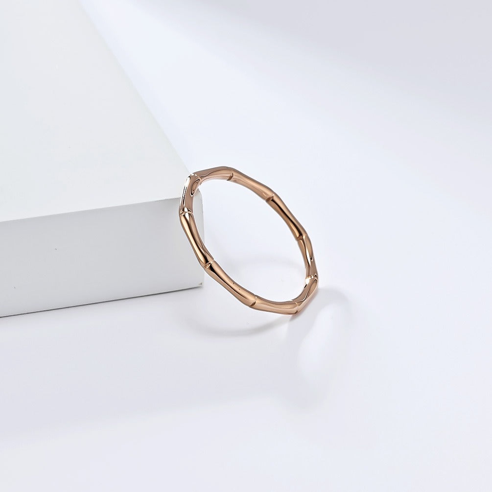 Elegante anillo de acero inoxidable para mujer inspirado en el bambú - Estilo minimalista INS K-R946