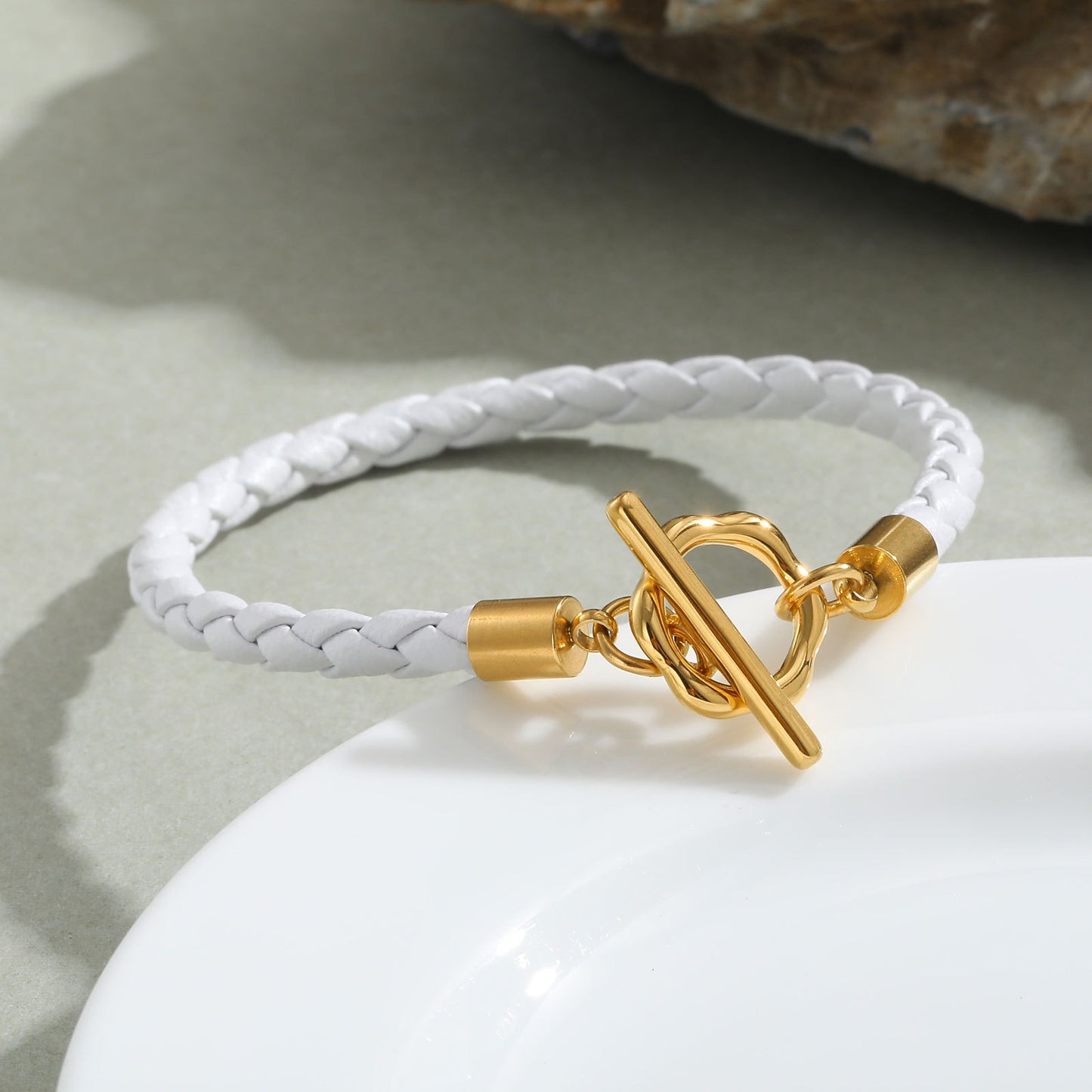 Pulsera Kemstone de acero inoxidable con cierre floral OT y correas de piel blanca flexible - Joyería minimalista moderna para mujer BL-779