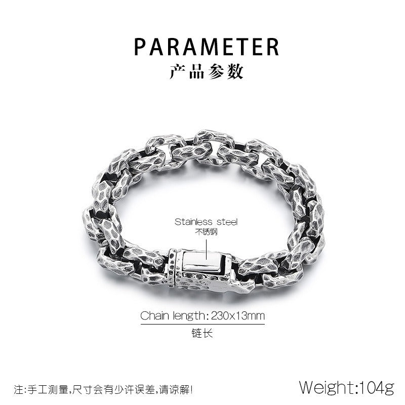 Pulsera de motorista de acero y titanio martillado artesanal Kemstone - Cadena cuadrada resistente para hombre, diseño urbano KB167700-KJX