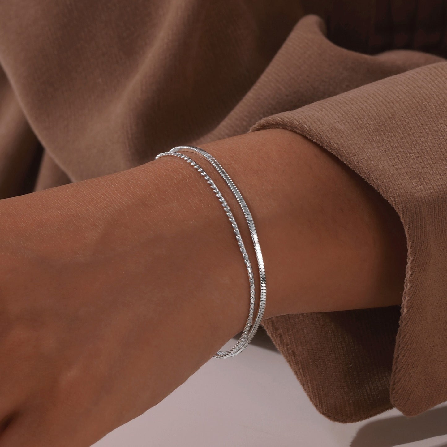 Pulsera de acero inoxidable de doble capa con cadena en forma de S para mujer - Joyería apilable de moda BR2102