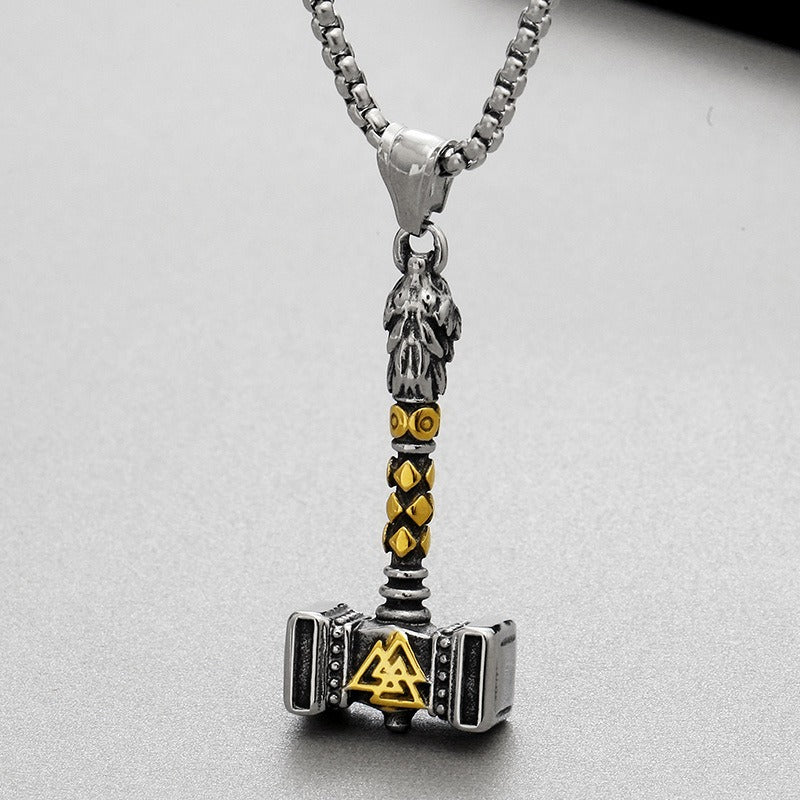 Colgante de martillo de trueno vikingo Kemstone - Collar de acero de titanio forjado a mano con grabado de runas nórdicas KP130620