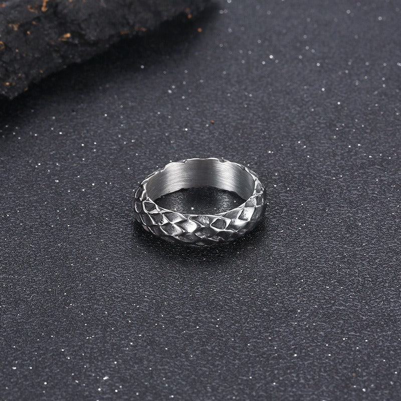 Kemstone Scale-Texture Titanium Ring: Retro Punk Men's Adjustable Finger Accessory KR37988