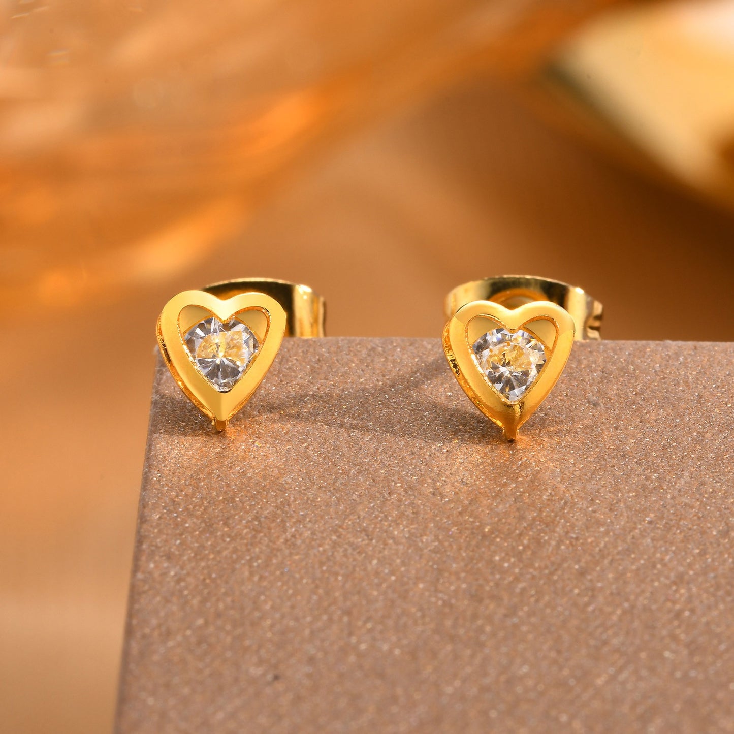 Elegancia sin esfuerzo: Aros dorados en forma de U de acero inoxidable hipoalergénico para mujer – Joyería minimalista atemporal ES-621