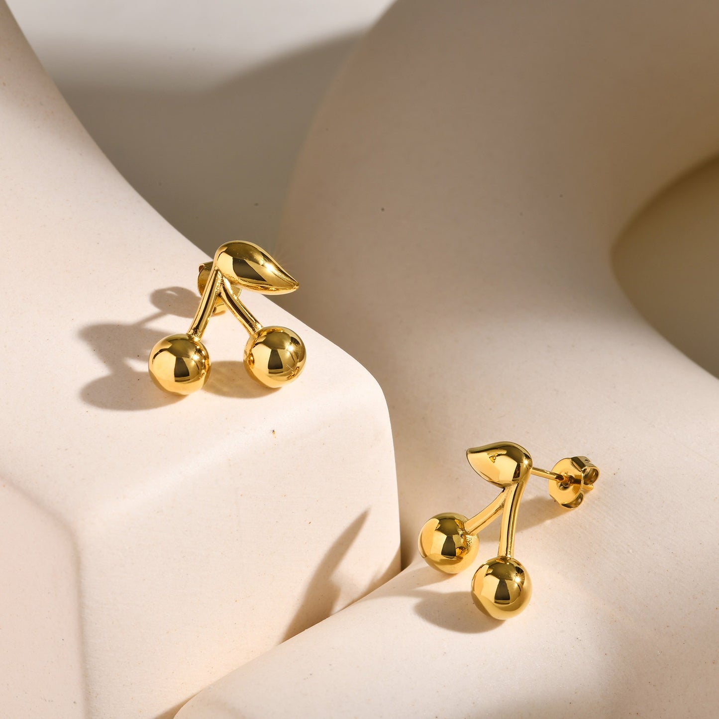 Pendientes de acero inoxidable color cereza dorado: joyas minimalistas y elegantes para lucir radiante a diario ES-612