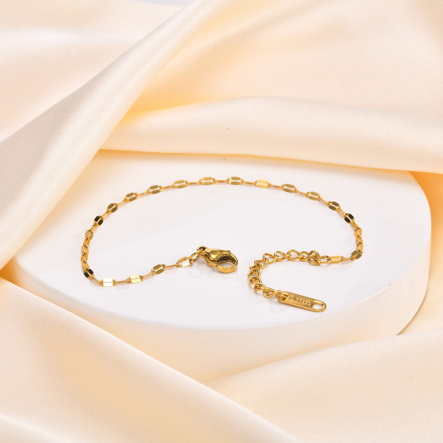 Elegante pulsera de cadena fina de acero de titanio bañada en oro de 18 quilates para mujer BR-2151