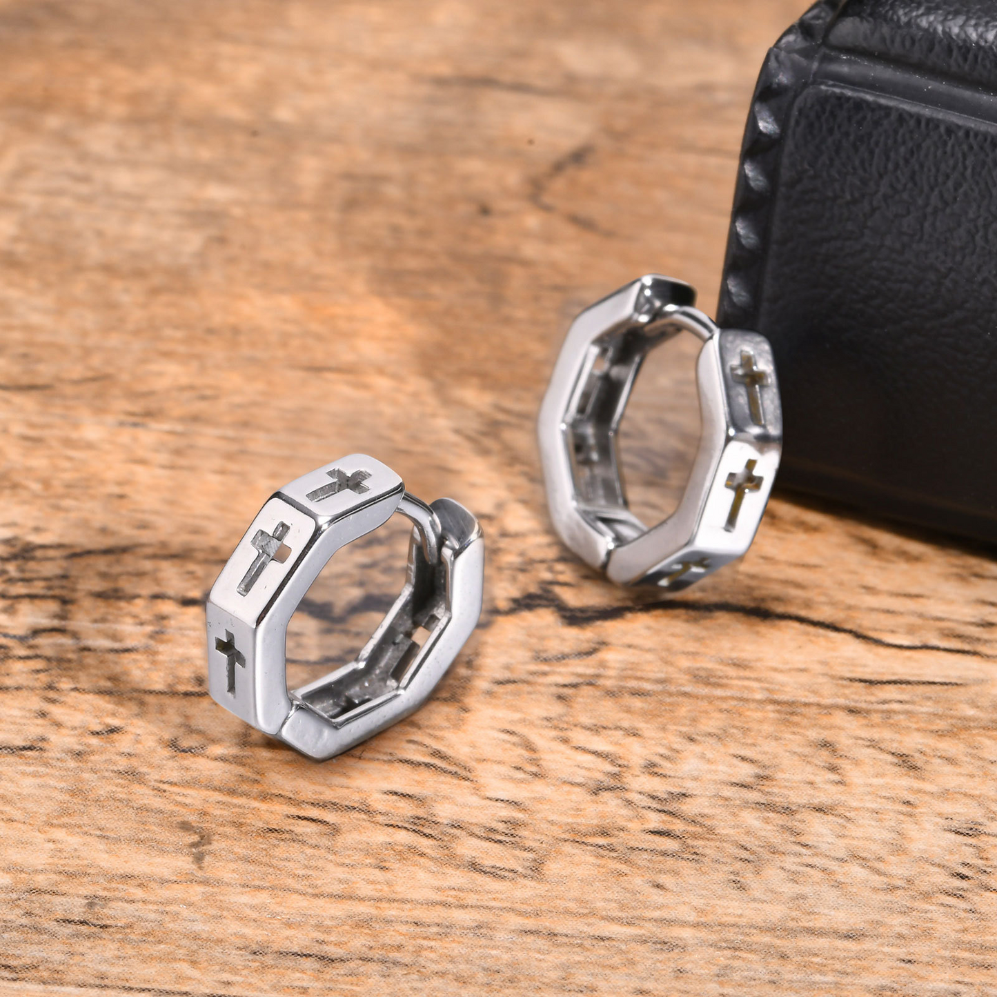 Kemstone Men’s Stainless Steel Cross-Cut Geometric Hoop Earring – Silver & Black EH-700