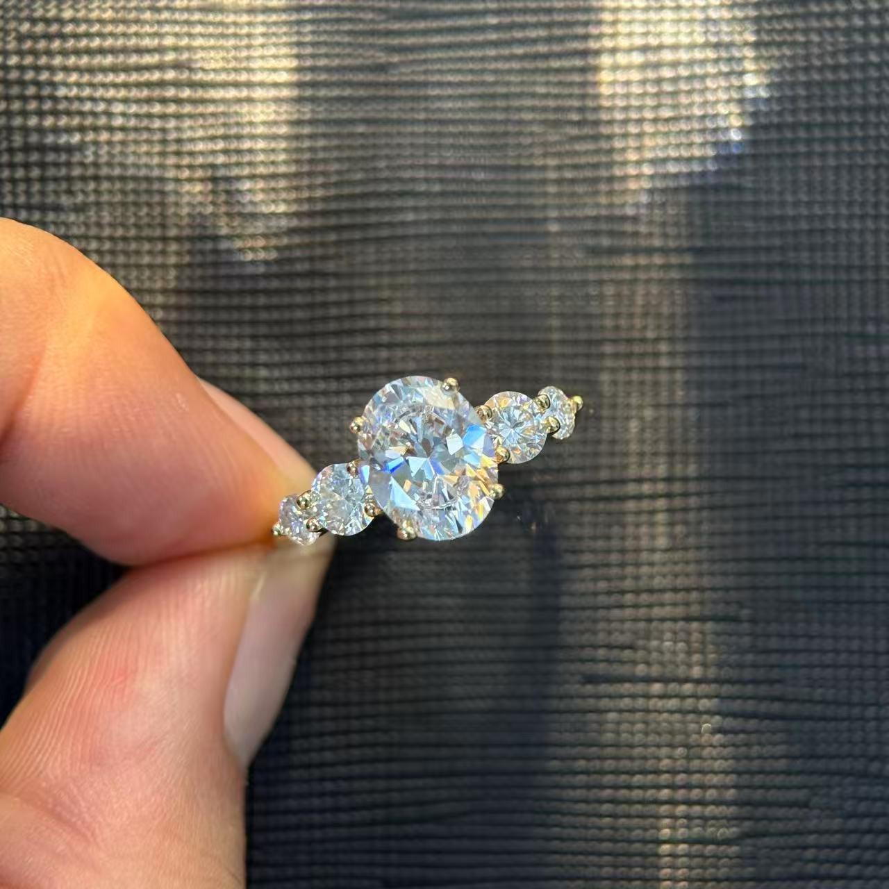 Kemstone 1–8ct Oval Moissanite Five-Stone Ring for Women, S925 Gold Plated, D–E Color VVS, Bridal Engagement & Wedding Ring SU541R