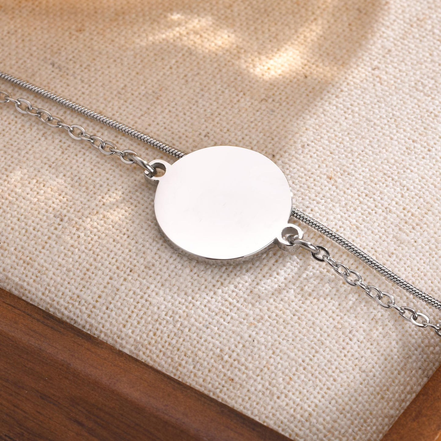 Pulsera de cadena doble de acero inoxidable con grabado personalizado para mujer | Elegante joya apilable de oro con dije personalizado BR1994