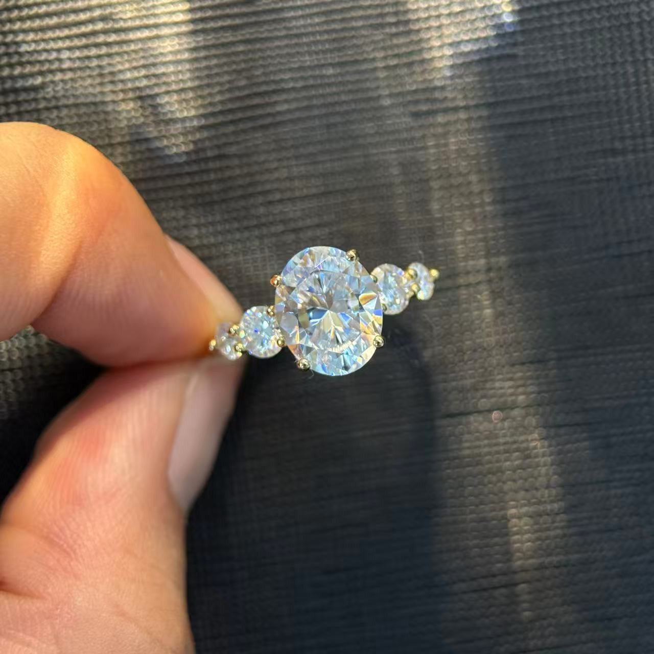 Kemstone 1–8ct Oval Moissanite Five-Stone Ring for Women, S925 Gold Plated, D–E Color VVS, Bridal Engagement & Wedding Ring SU541R