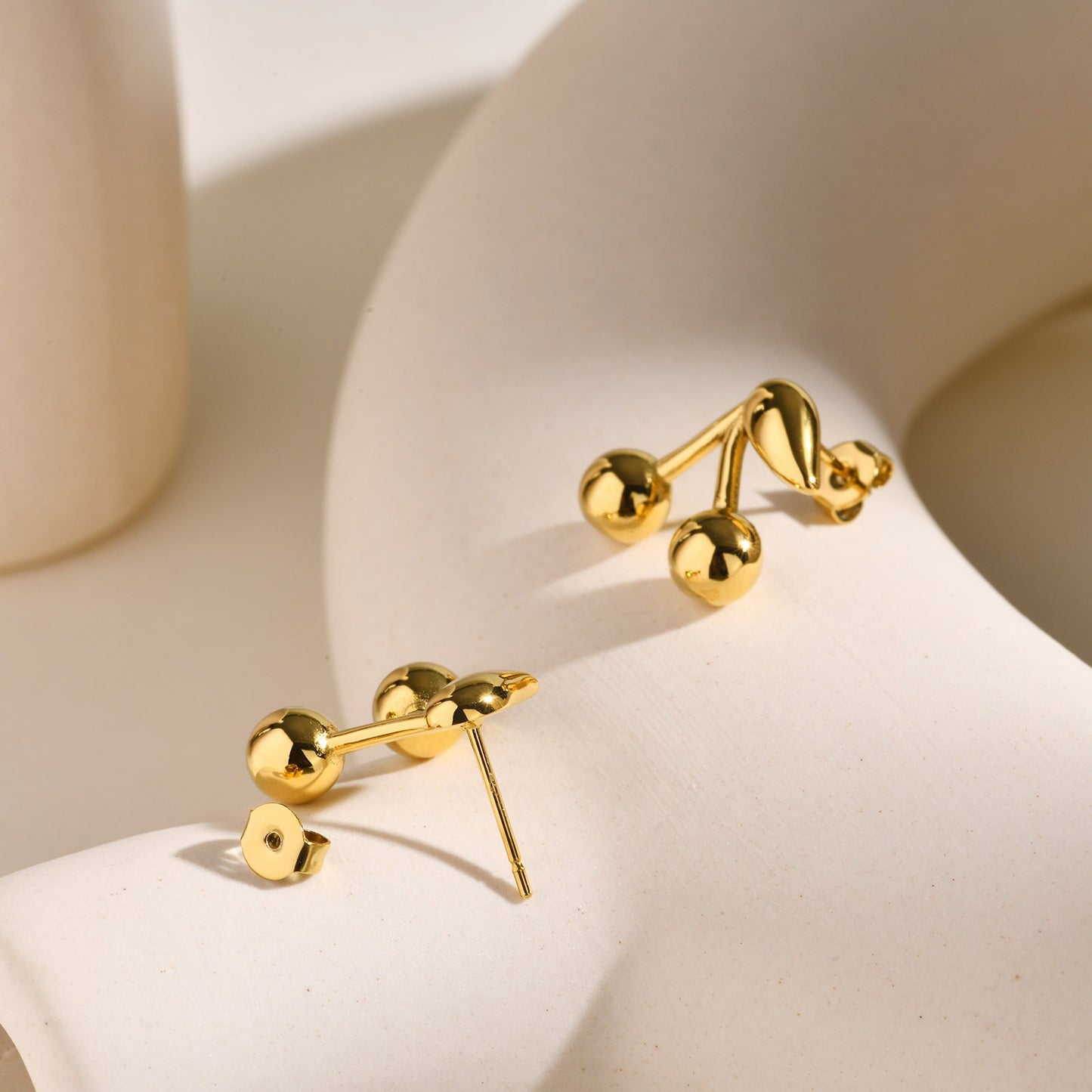 Pendientes de acero inoxidable color cereza dorado: joyas minimalistas y elegantes para lucir radiante a diario ES-612
