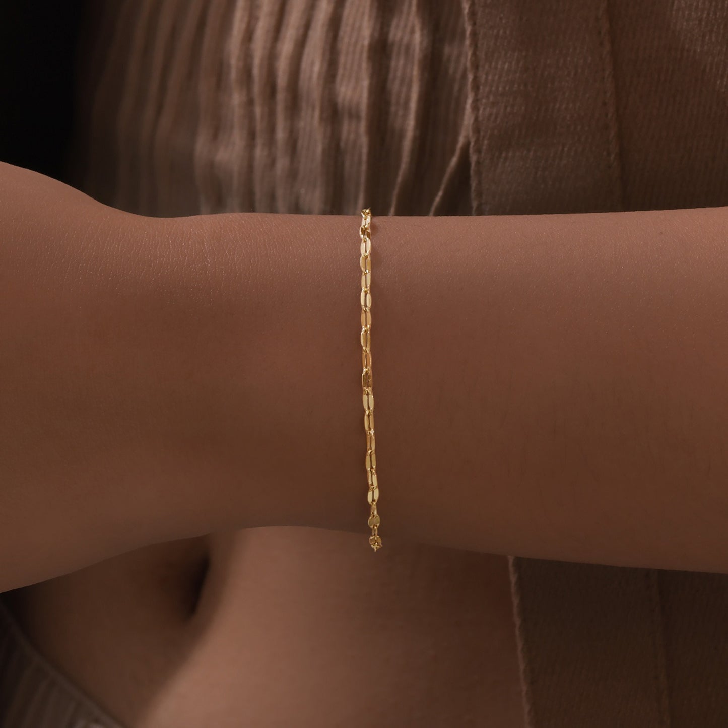 Elegante pulsera de cadena fina de acero de titanio bañada en oro de 18 quilates para mujer BR-2151