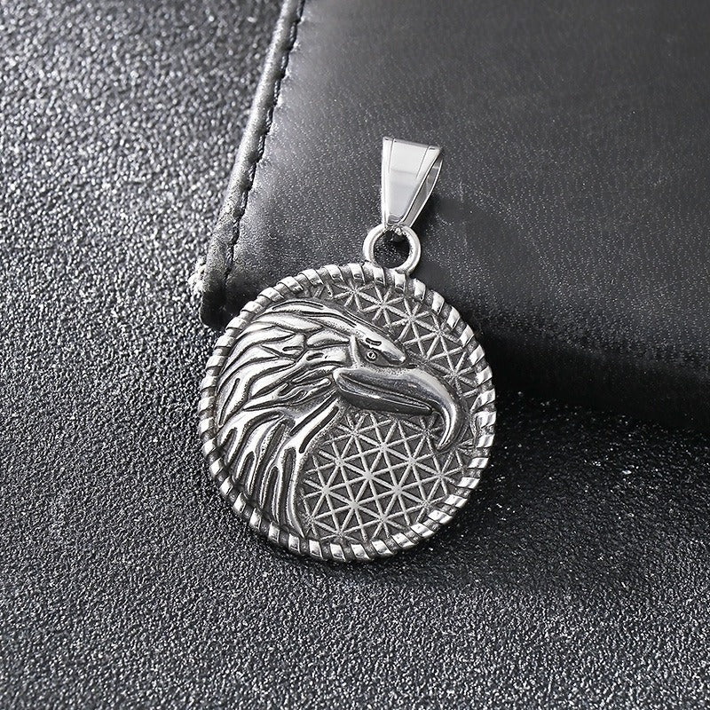 Collar de acero de titanio envejecido con diseño de doble cara de runas vikingas de Kemstone, con diseño de rey lobo y pico de águila, para hombre, con un toque retro de elegancia robusta KP116179-MZOZ