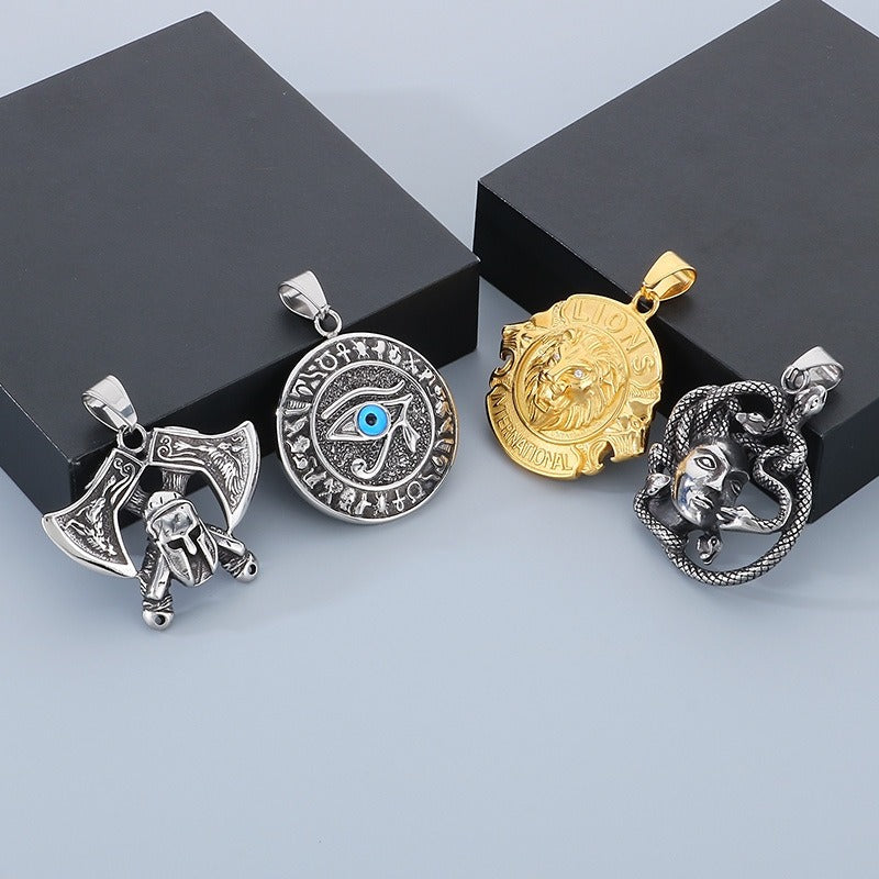 Colgante Kemstone Hiphop Mythology Series - Collar de acero y titanio con máscara de hacha de doble cara y diosa serpiente del mal de ojo para hombre KP130917-MZOZ