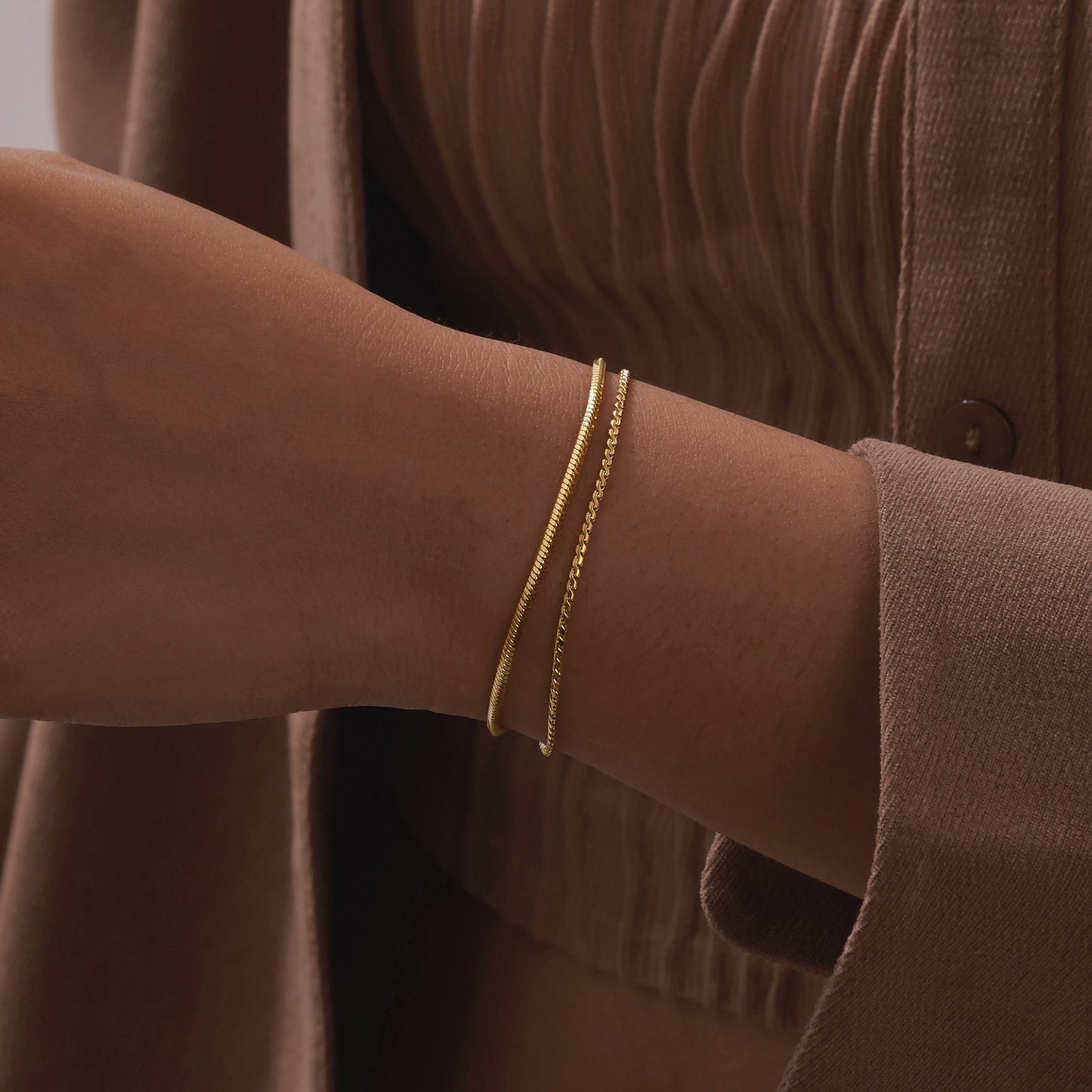 Pulsera de acero inoxidable de doble capa con cadena en forma de S para mujer - Joyería apilable de moda BR2102