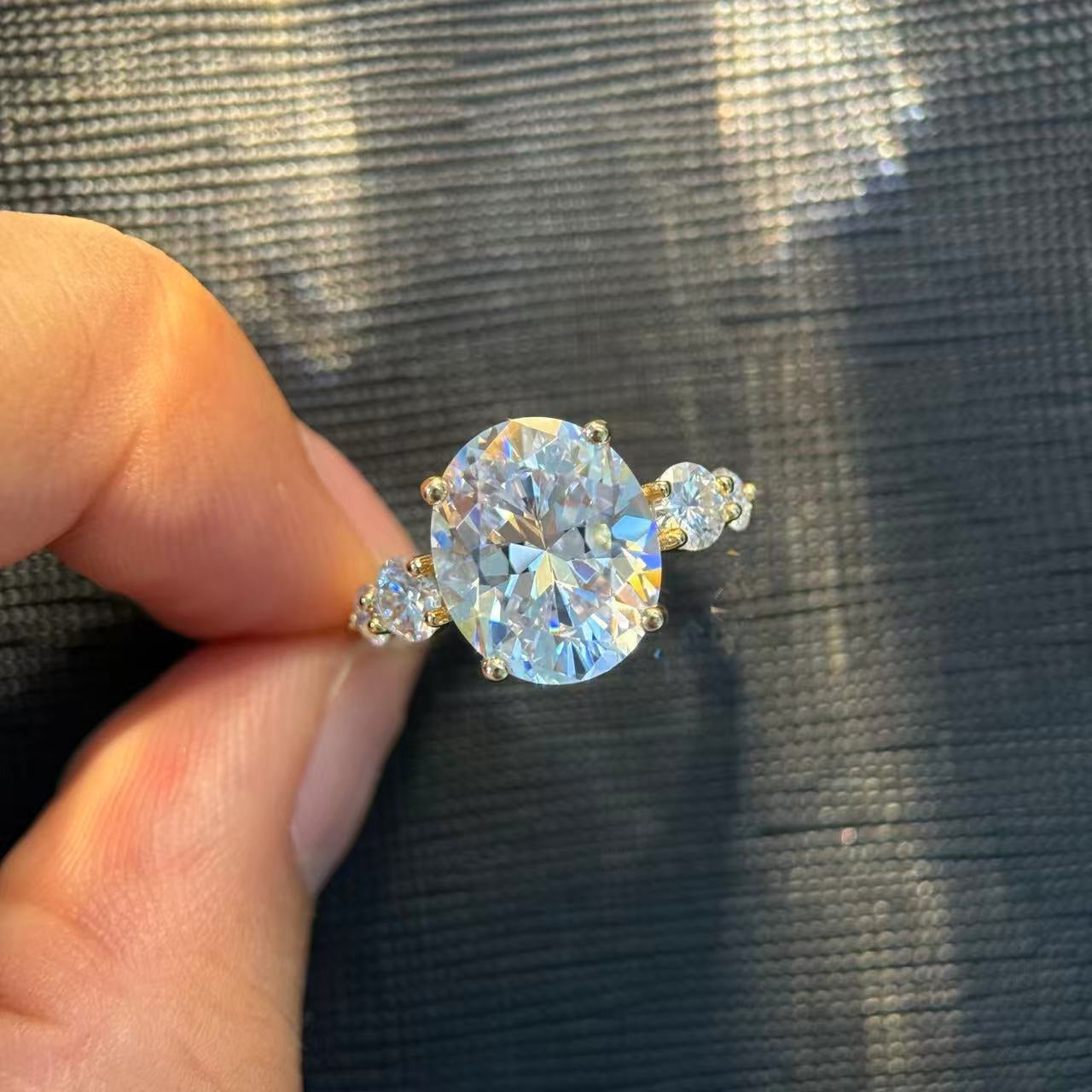 Kemstone 1–8ct Oval Moissanite Five-Stone Ring for Women, S925 Gold Plated, D–E Color VVS, Bridal Engagement & Wedding Ring SU541R