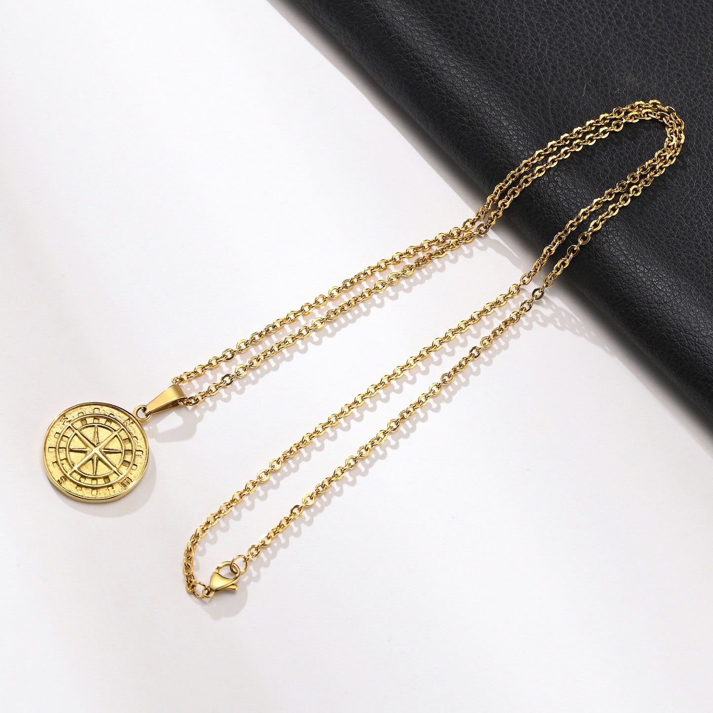 Collar con colgante de brújula y moneda de acero inoxidable Kemstone: un artículo esencial para el explorador urbano, ideal para la aventura diaria y el estilo hip-hop PN-1527