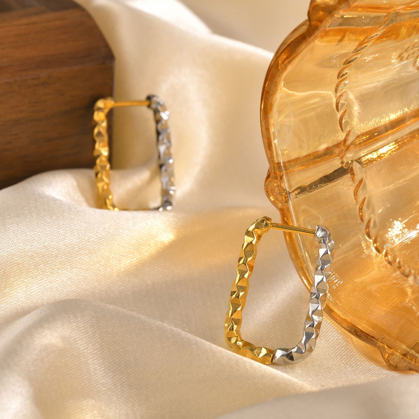 Elegantes pendientes geométricos de acero inoxidable con baño de oro bicolor para mujer EH-707