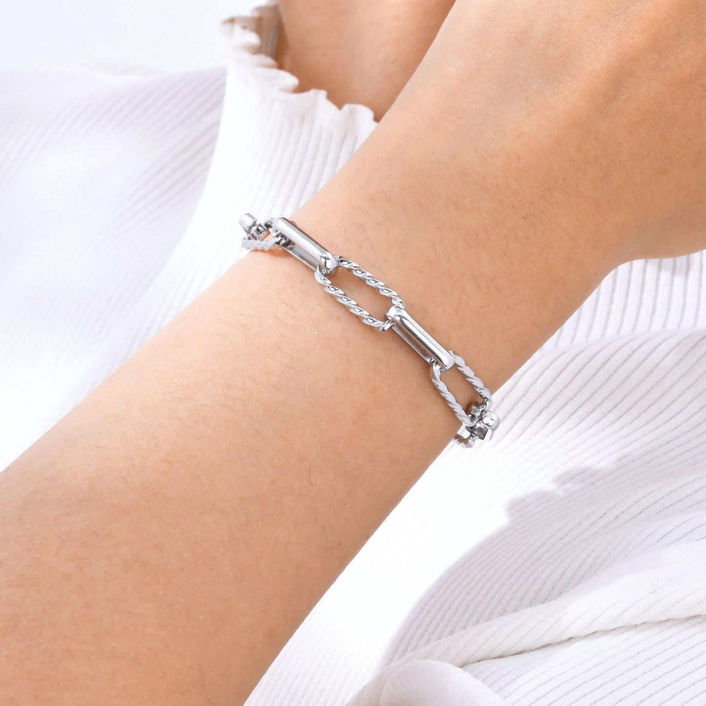 Bracciale minimalista a forma di U in acciaio inossidabile | Design geometrico moderno per donna, gioiello unisex con catena regolabile BR-1705